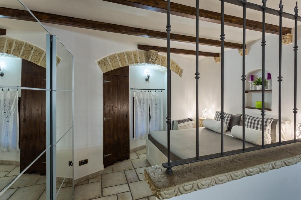 Apartament Due Passi Dal Borgo Antico Bari Pokój zdjęcie