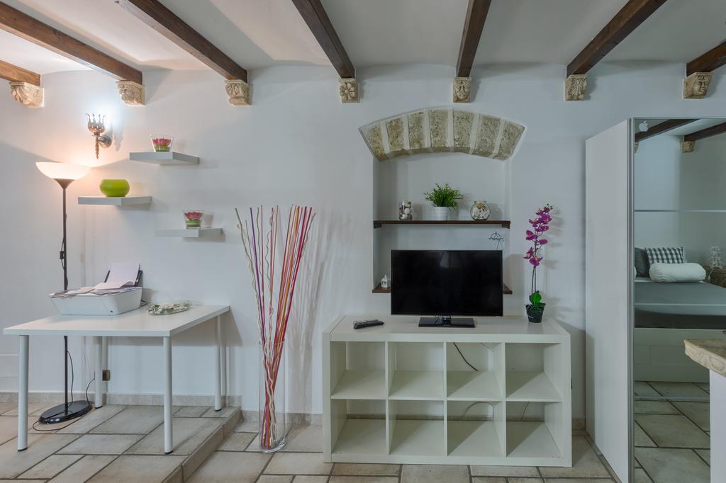 Apartament Due Passi Dal Borgo Antico Bari Pokój zdjęcie